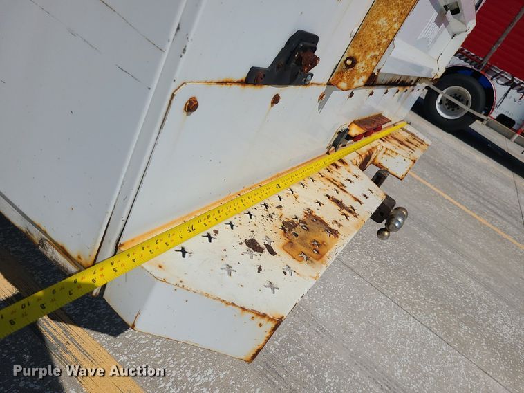 image for item DI3004 2004 Chevrolet Silverado 3500  utility bed pickup truck