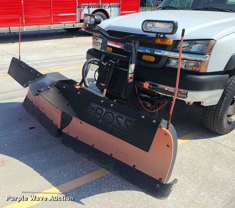 image for item DI3004 2004 Chevrolet Silverado 3500  utility bed pickup truck