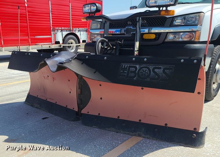 image for item DI3004 2004 Chevrolet Silverado 3500  utility bed pickup truck