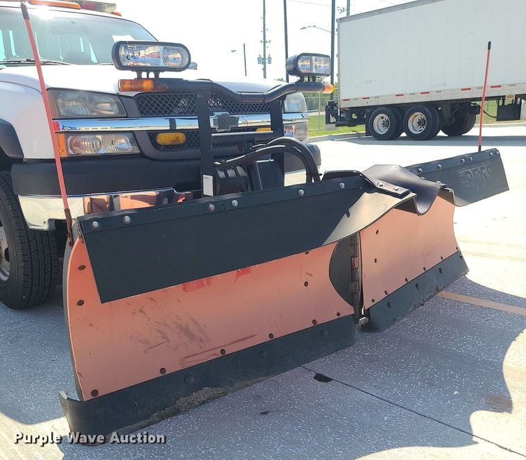 image for item DI3004 2004 Chevrolet Silverado 3500  utility bed pickup truck