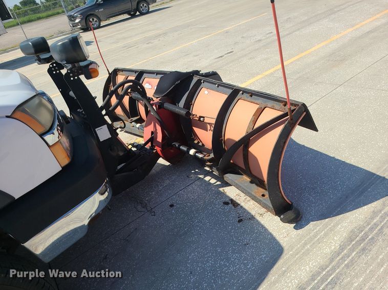 image for item DI3004 2004 Chevrolet Silverado 3500  utility bed pickup truck