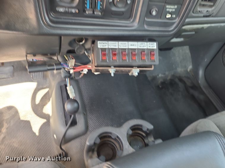 image for item DI3004 2004 Chevrolet Silverado 3500  utility bed pickup truck