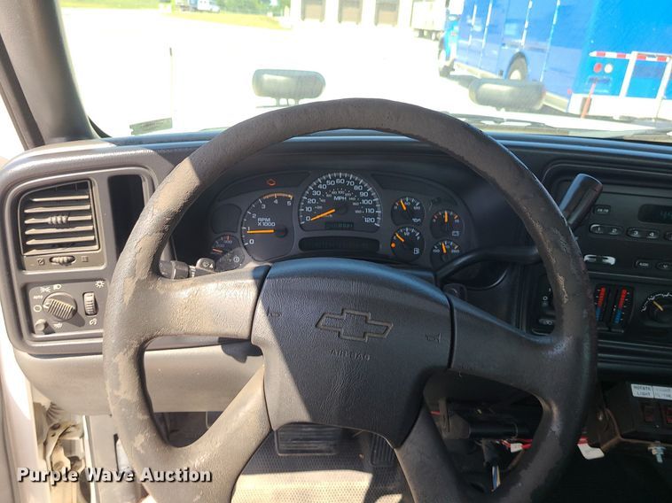 image for item DI3004 2004 Chevrolet Silverado 3500  utility bed pickup truck