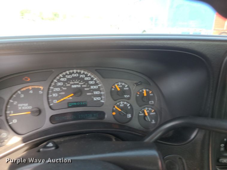 image for item DI3004 2004 Chevrolet Silverado 3500  utility bed pickup truck