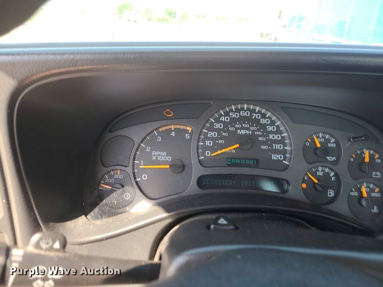 image for item DI3004 2004 Chevrolet Silverado 3500  utility bed pickup truck