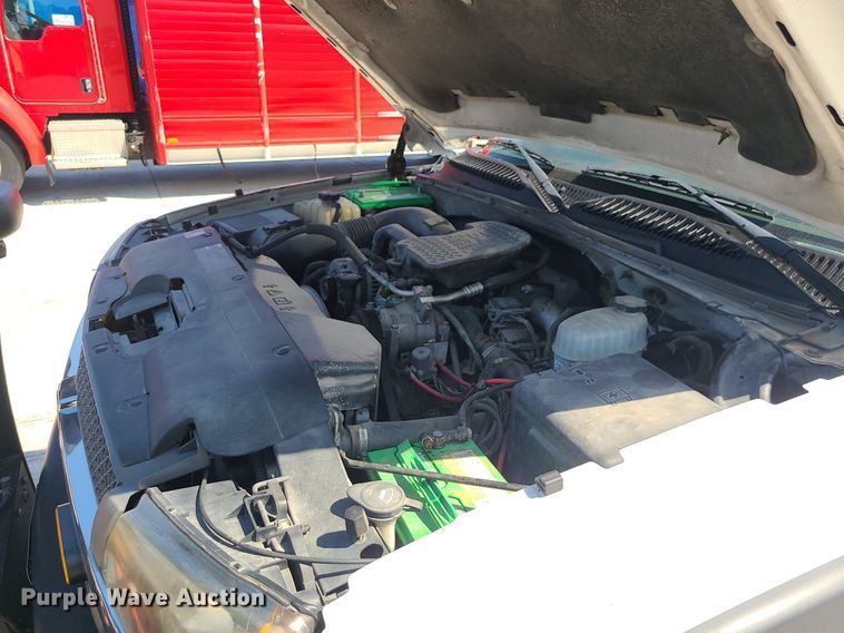 image for item DI3004 2004 Chevrolet Silverado 3500  utility bed pickup truck