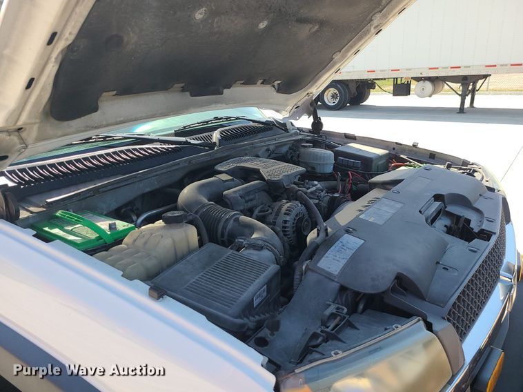 image for item DI3004 2004 Chevrolet Silverado 3500  utility bed pickup truck