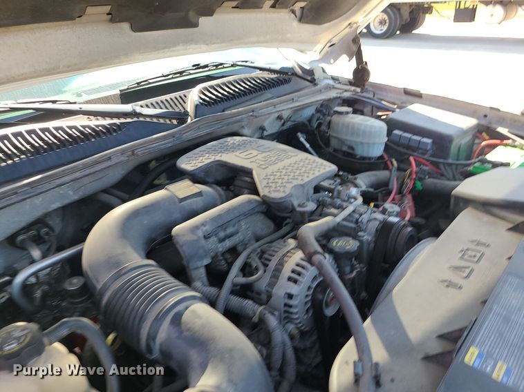 image for item DI3004 2004 Chevrolet Silverado 3500  utility bed pickup truck