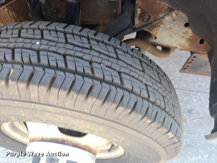 image for item DI3004 2004 Chevrolet Silverado 3500  utility bed pickup truck