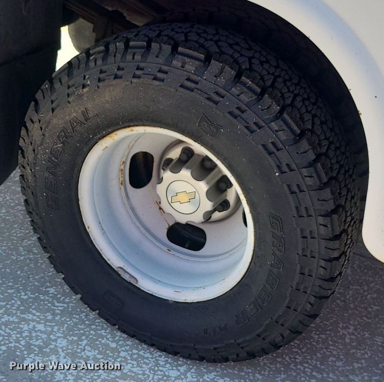 image for item DI3004 2004 Chevrolet Silverado 3500  utility bed pickup truck