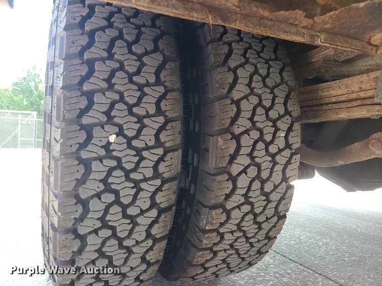 image for item DI3004 2004 Chevrolet Silverado 3500  utility bed pickup truck