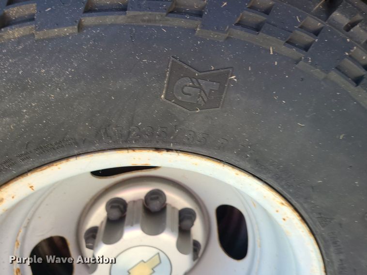 image for item DI3004 2004 Chevrolet Silverado 3500  utility bed pickup truck