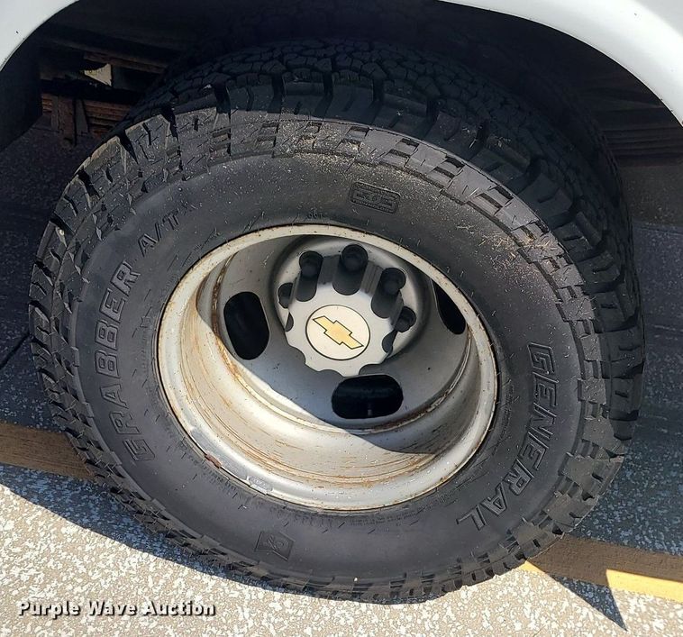 image for item DI3004 2004 Chevrolet Silverado 3500  utility bed pickup truck