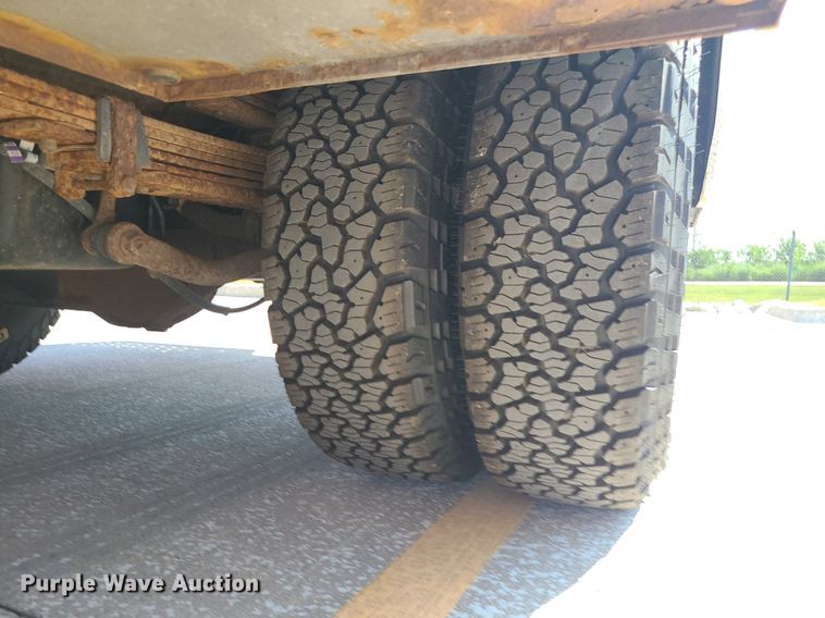 image for item DI3004 2004 Chevrolet Silverado 3500  utility bed pickup truck