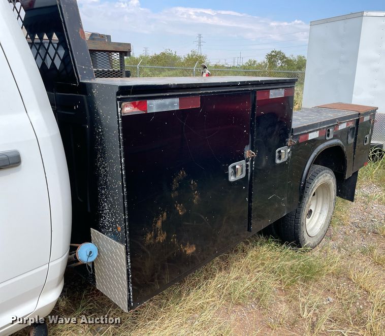 image for item DI8526 2014 Dodge Ram 5500HD  Crew Cab flatbed truck