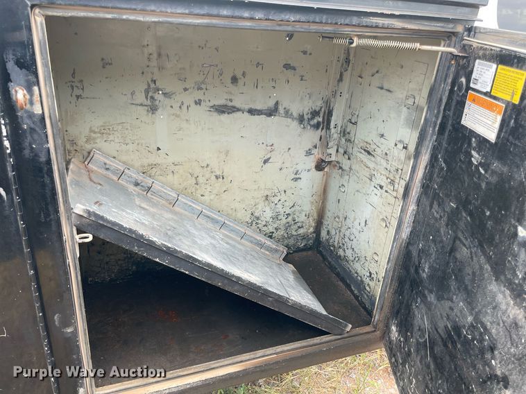 image for item DI8526 2014 Dodge Ram 5500HD  Crew Cab flatbed truck