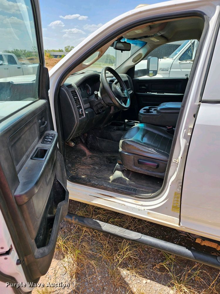 image for item DI8526 2014 Dodge Ram 5500HD  Crew Cab flatbed truck