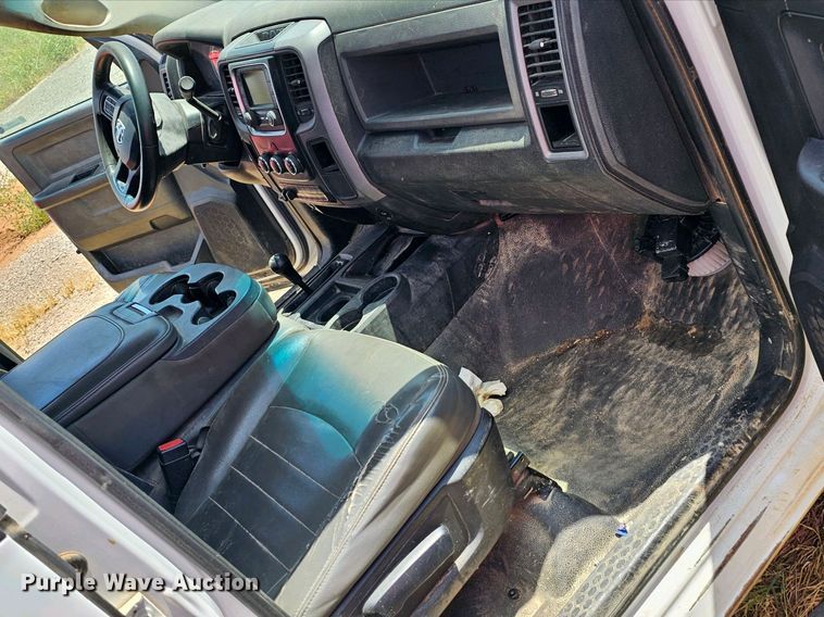 image for item DI8526 2014 Dodge Ram 5500HD  Crew Cab flatbed truck