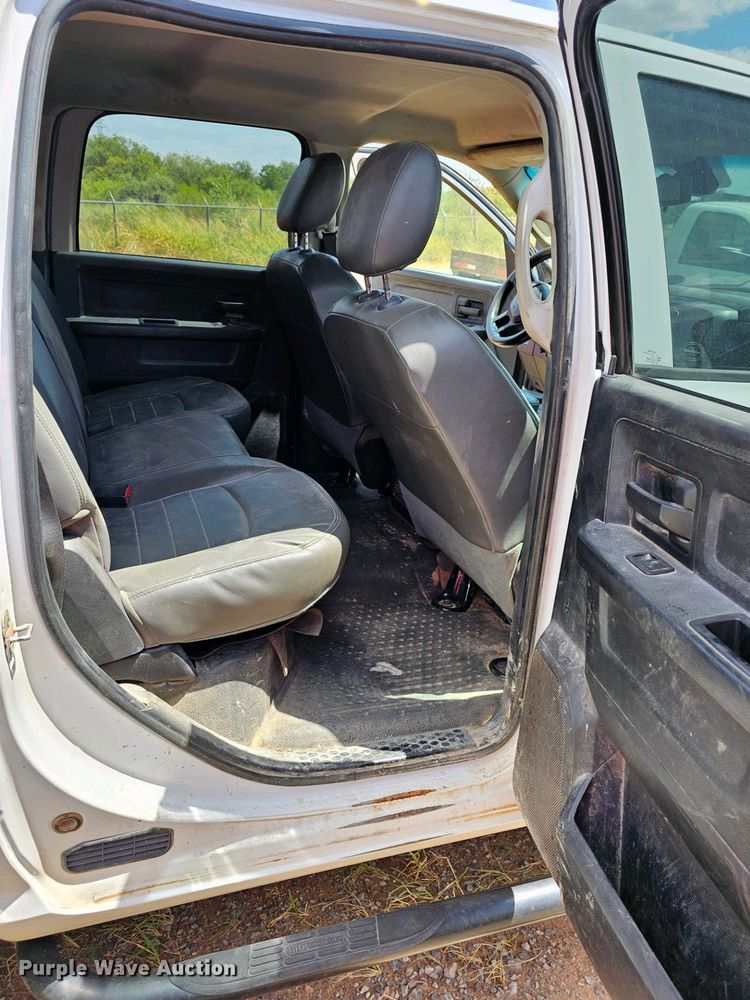 image for item DI8526 2014 Dodge Ram 5500HD  Crew Cab flatbed truck