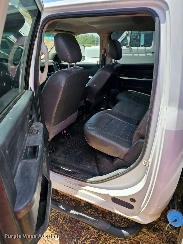 image for item DI8526 2014 Dodge Ram 5500HD  Crew Cab flatbed truck