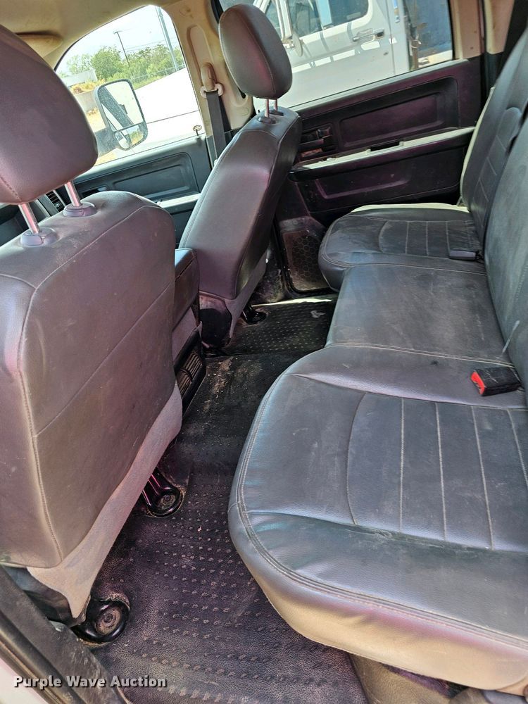 image for item DI8526 2014 Dodge Ram 5500HD  Crew Cab flatbed truck