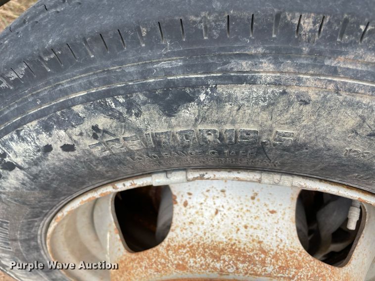 image for item DI8526 2014 Dodge Ram 5500HD  Crew Cab flatbed truck