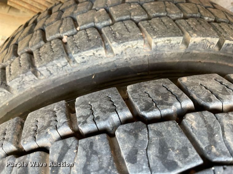 image for item DI8526 2014 Dodge Ram 5500HD  Crew Cab flatbed truck