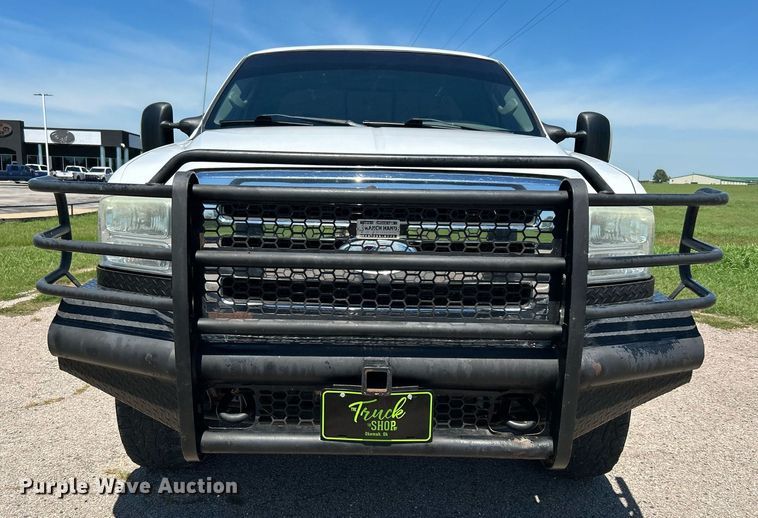 image for item DJ6261 2005  Ford F250 Super Duty  SuperCab pickup truck cab and chassis