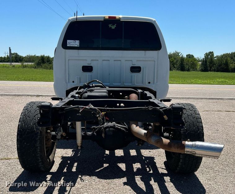 image for item DJ6261 2005  Ford F250 Super Duty  SuperCab pickup truck cab and chassis