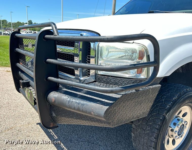 image for item DJ6261 2005  Ford F250 Super Duty  SuperCab pickup truck cab and chassis