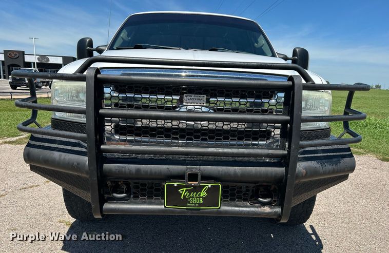 image for item DJ6261 2005  Ford F250 Super Duty  SuperCab pickup truck cab and chassis