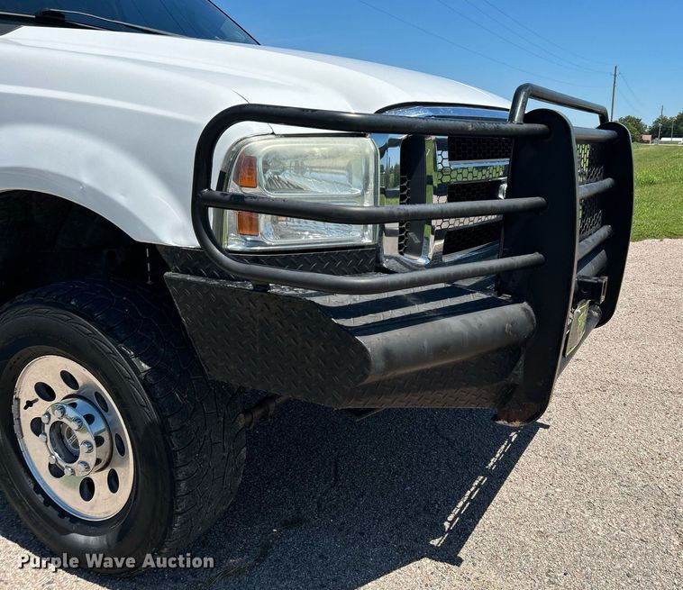 image for item DJ6261 2005  Ford F250 Super Duty  SuperCab pickup truck cab and chassis