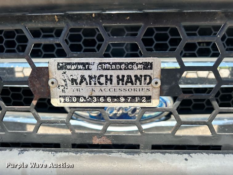 image for item DJ6261 2005  Ford F250 Super Duty  SuperCab pickup truck cab and chassis