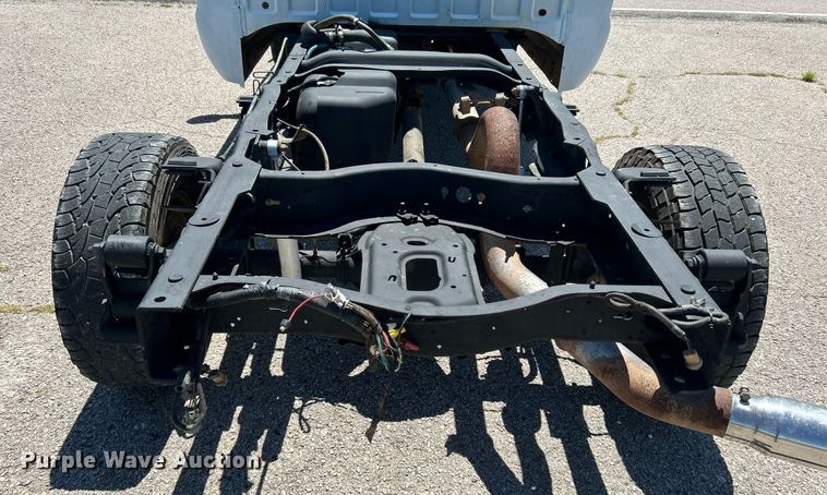 image for item DJ6261 2005  Ford F250 Super Duty  SuperCab pickup truck cab and chassis