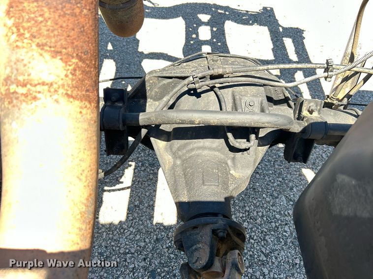 image for item DJ6261 2005  Ford F250 Super Duty  SuperCab pickup truck cab and chassis