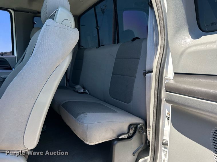 image for item DJ6261 2005  Ford F250 Super Duty  SuperCab pickup truck cab and chassis