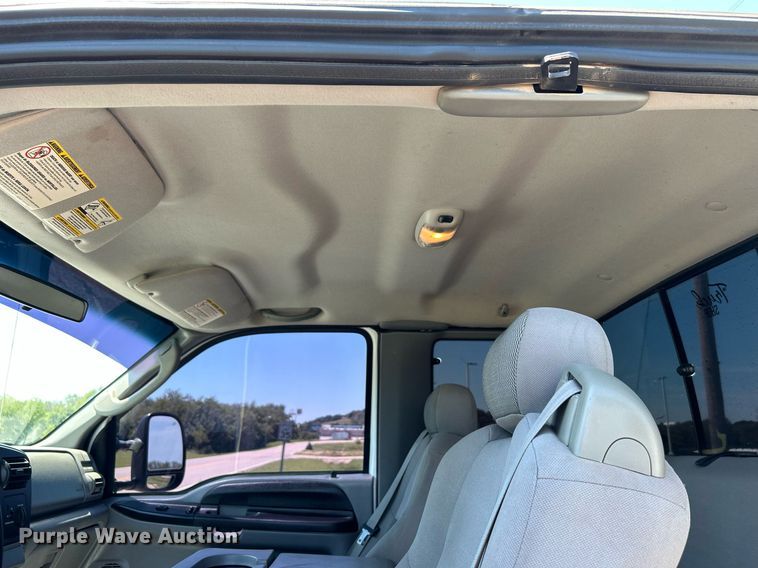 image for item DJ6261 2005  Ford F250 Super Duty  SuperCab pickup truck cab and chassis