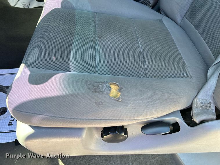 image for item DJ6261 2005  Ford F250 Super Duty  SuperCab pickup truck cab and chassis