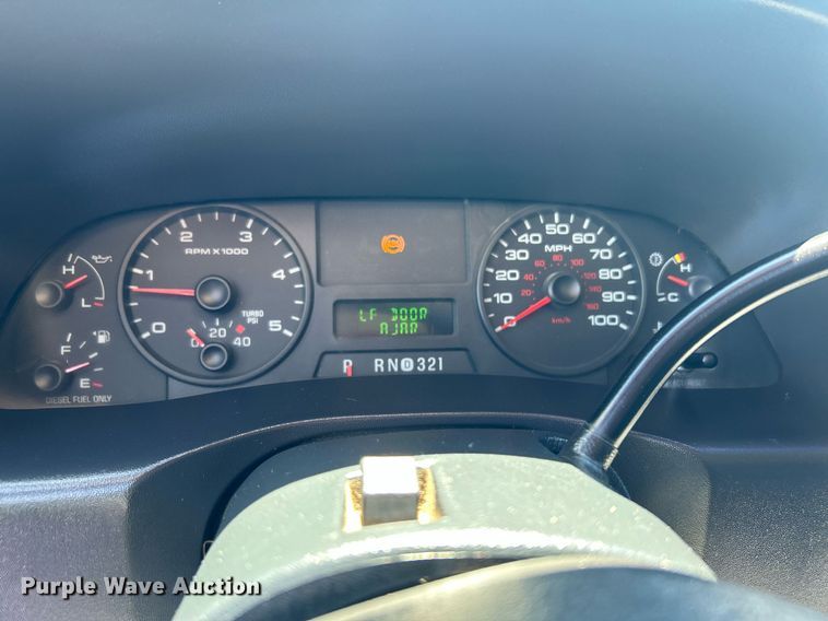 image for item DJ6261 2005  Ford F250 Super Duty  SuperCab pickup truck cab and chassis