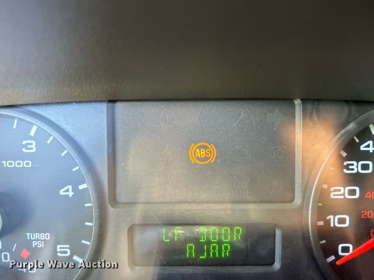 image for item DJ6261 2005  Ford F250 Super Duty  SuperCab pickup truck cab and chassis