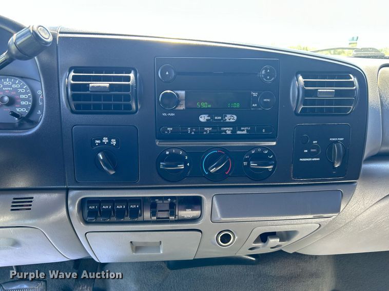 image for item DJ6261 2005  Ford F250 Super Duty  SuperCab pickup truck cab and chassis