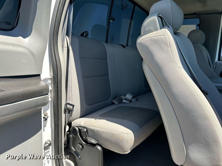 image for item DJ6261 2005  Ford F250 Super Duty  SuperCab pickup truck cab and chassis