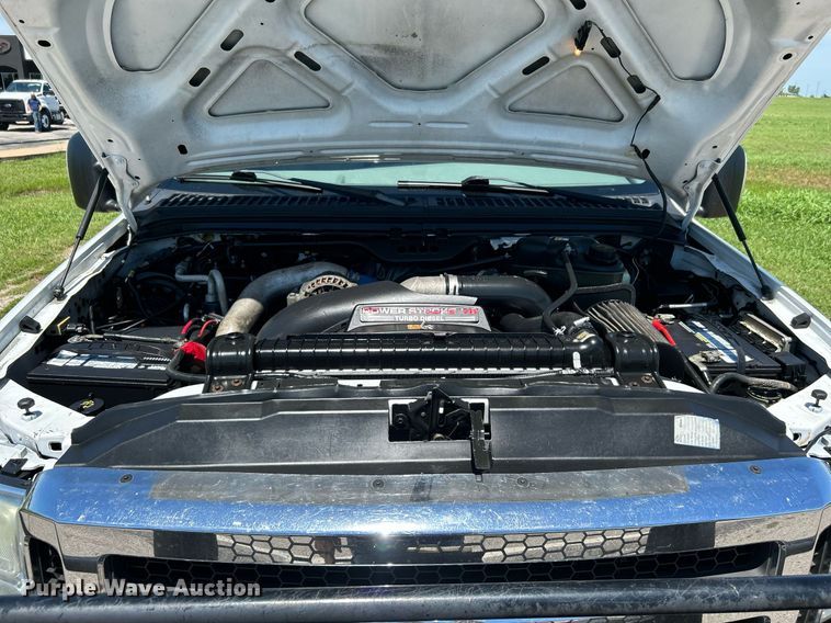 image for item DJ6261 2005  Ford F250 Super Duty  SuperCab pickup truck cab and chassis