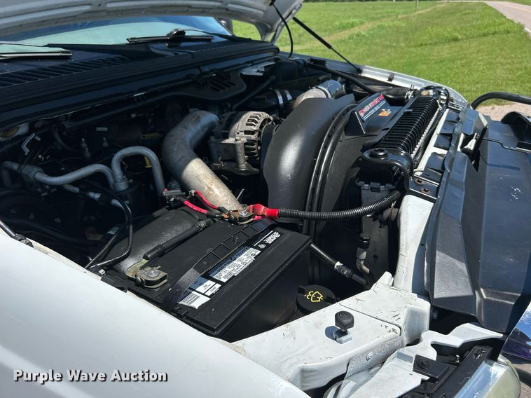 image for item DJ6261 2005  Ford F250 Super Duty  SuperCab pickup truck cab and chassis