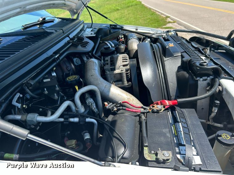 image for item DJ6261 2005  Ford F250 Super Duty  SuperCab pickup truck cab and chassis