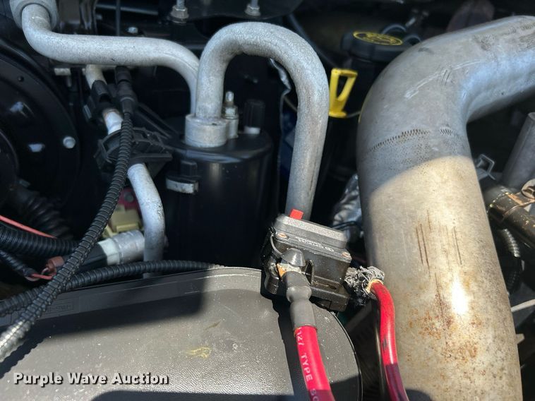 image for item DJ6261 2005  Ford F250 Super Duty  SuperCab pickup truck cab and chassis