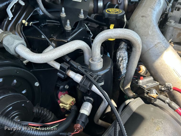 image for item DJ6261 2005  Ford F250 Super Duty  SuperCab pickup truck cab and chassis