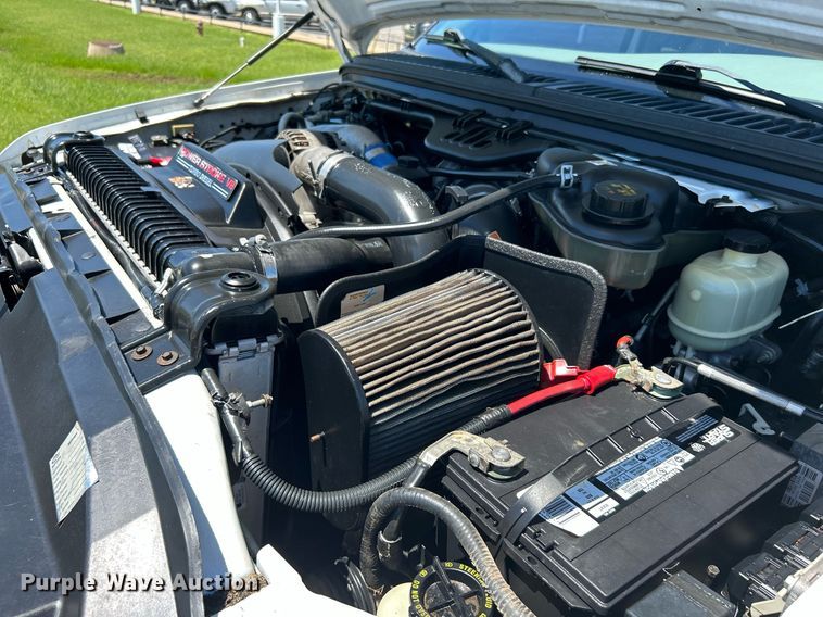 image for item DJ6261 2005  Ford F250 Super Duty  SuperCab pickup truck cab and chassis