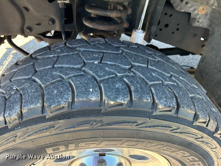 image for item DJ6261 2005  Ford F250 Super Duty  SuperCab pickup truck cab and chassis