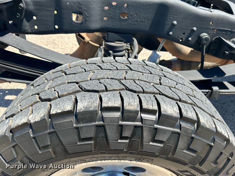 image for item DJ6261 2005  Ford F250 Super Duty  SuperCab pickup truck cab and chassis